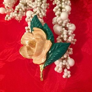 🌺Vintage Pearl Beige Enamel Rose Brooch🌺